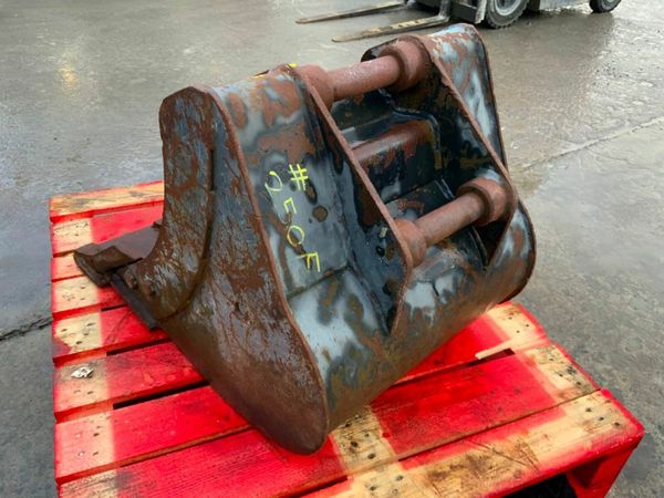 24" DIGGING BUCKET.......45mm PINS........250f. 377228677