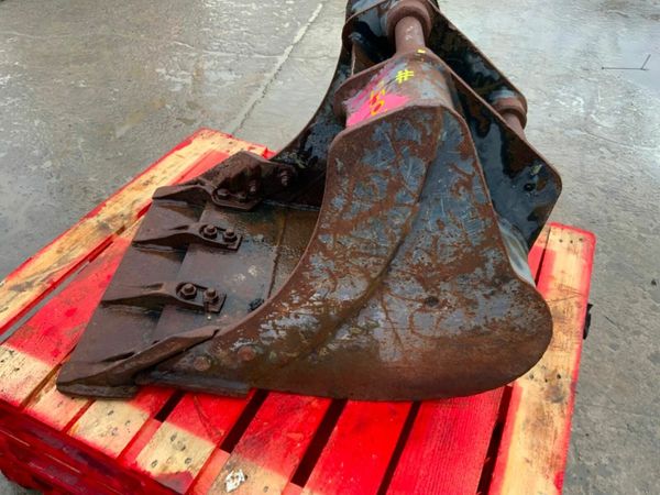 24" DIGGING BUCKET.......45mm PINS........250f. 377228678