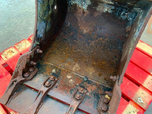 24" DIGGING BUCKET.......45mm PINS........250f. 377228679