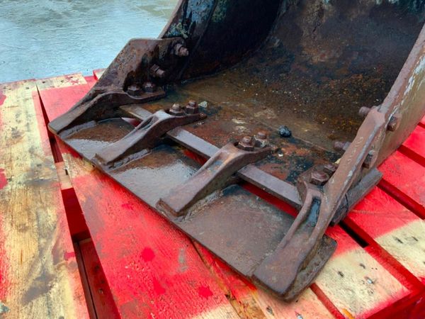 24" DIGGING BUCKET.......45mm PINS........250f. 377228680