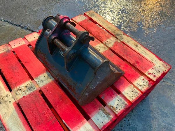 18" STRICKLAND BUCKET......30mm PINS..........145. 377228616