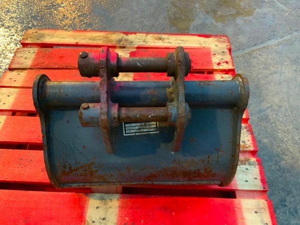 18" STRICKLAND BUCKET......30mm PINS..........145. 377228619