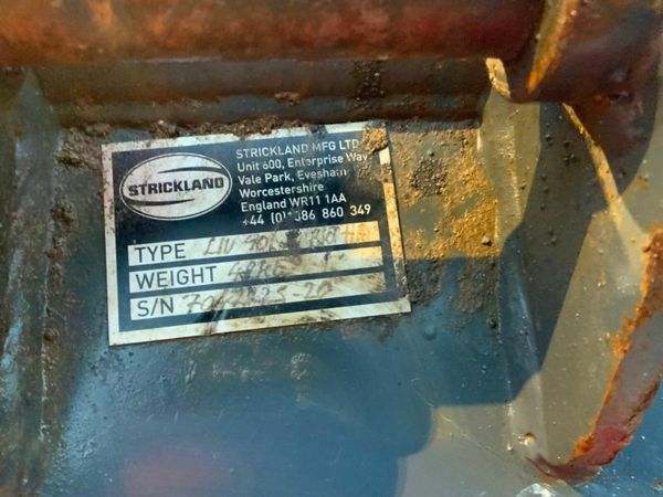 18" STRICKLAND BUCKET......30mm PINS..........145. 377228620