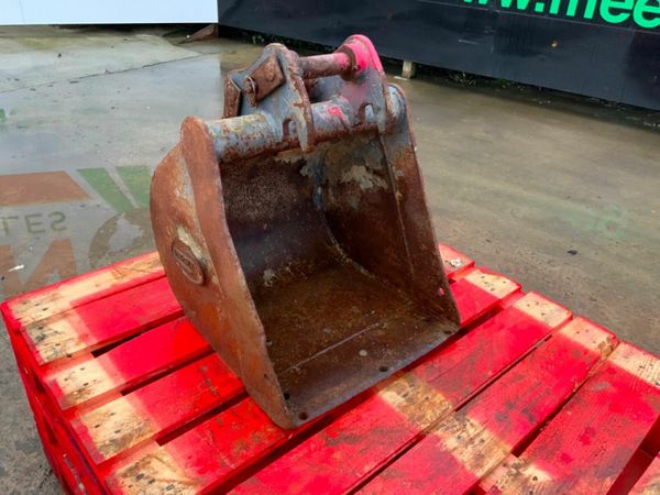 18" STRICKLAND BUCKET.....35mm PINS.........257f. 377228760