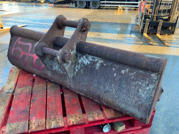 60" GRADING BUCKET.......50mm PINS......676 377228790