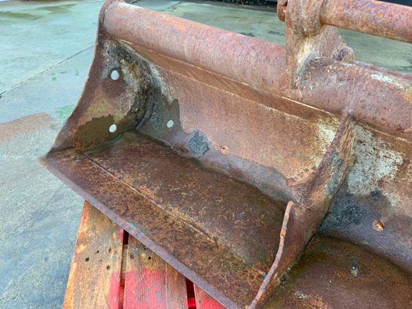 60" GRADING BUCKET.......50mm PINS......676 377228795