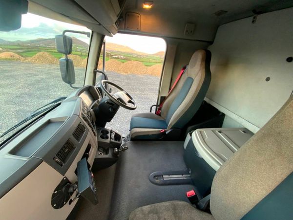 Volvo FL THERMO KING FRIDGE BODY. TAIL LIFT. 377229234