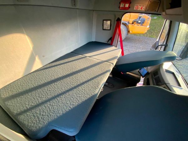 Volvo FL THERMO KING FRIDGE BODY. TAIL LIFT. 377229236