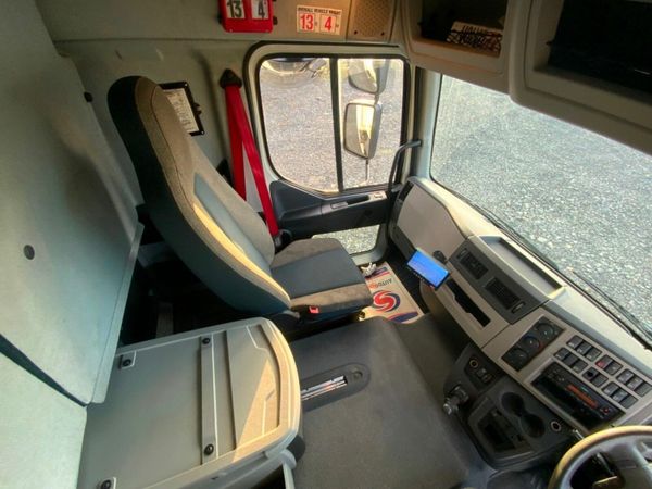 Volvo FL THERMO KING FRIDGE BODY. TAIL LIFT. 377229238