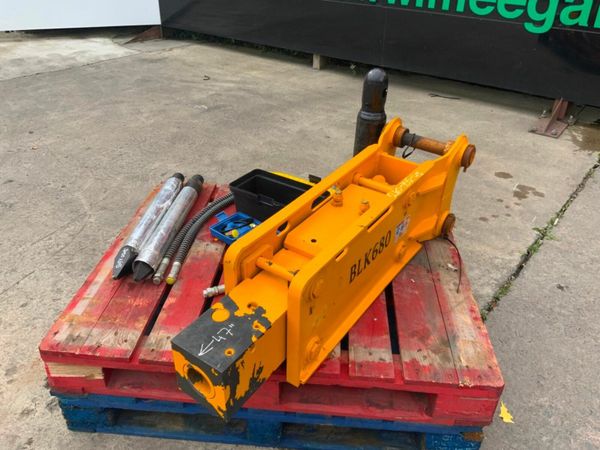 UNUSED BLK680 BREAKER....45mm PINS.......1749. 377229483