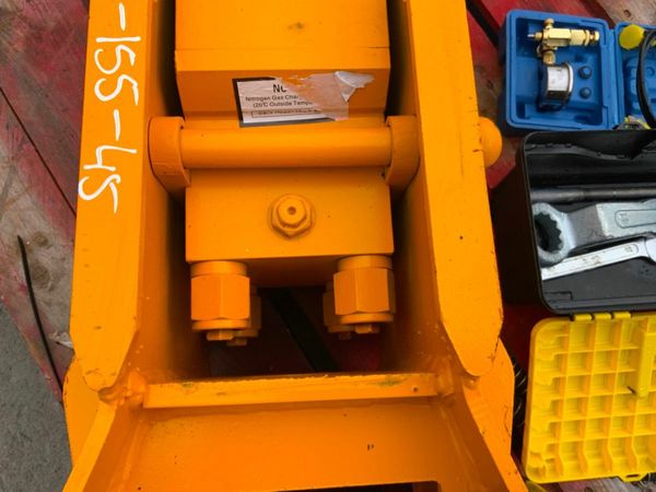 UNUSED BLK680 BREAKER....45mm PINS.......1749. 377229485