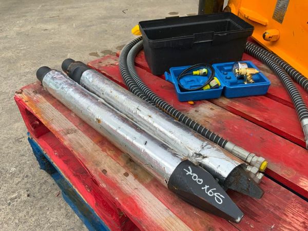 UNUSED BLK680 BREAKER....45mm PINS.......1749. 377229487