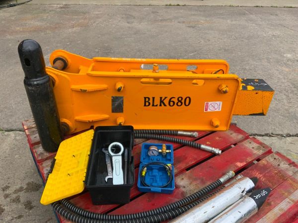 UNUSED BLK680 BREAKER....45mm PINS.......1749. 377229489