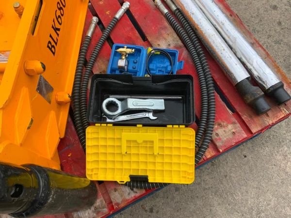 UNUSED BLK680 BREAKER....45mm PINS.......1749. 377229491