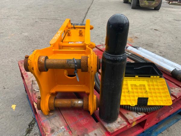 UNUSED BLK680 BREAKER....45mm PINS.......1749. 377229492