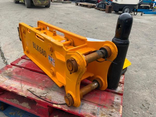 UNUSED BLK680 BREAKER....45mm PINS.......1749. 377229493