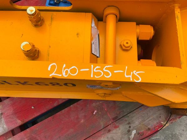 UNUSED BLK680 BREAKER....45mm PINS.......1749. 377229495