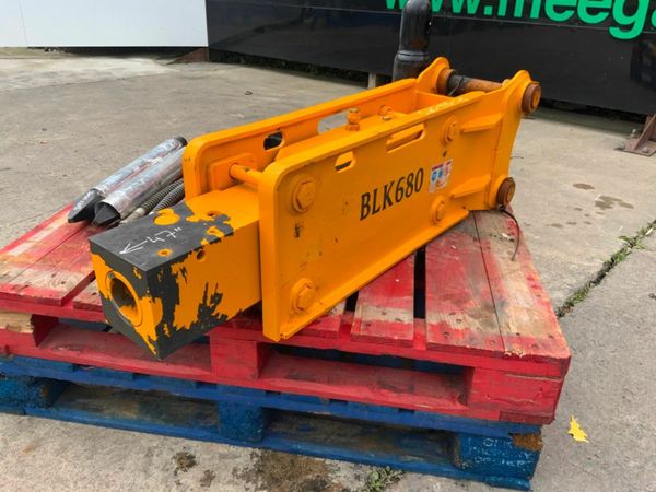 UNUSED BLK680 BREAKER....45mm PINS.......1749. 377229496