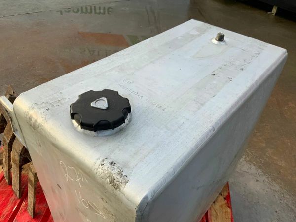 HYDRAULIC TANK. 377229691