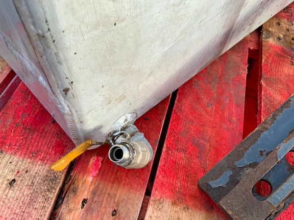 HYDRAULIC TANK. 377229695