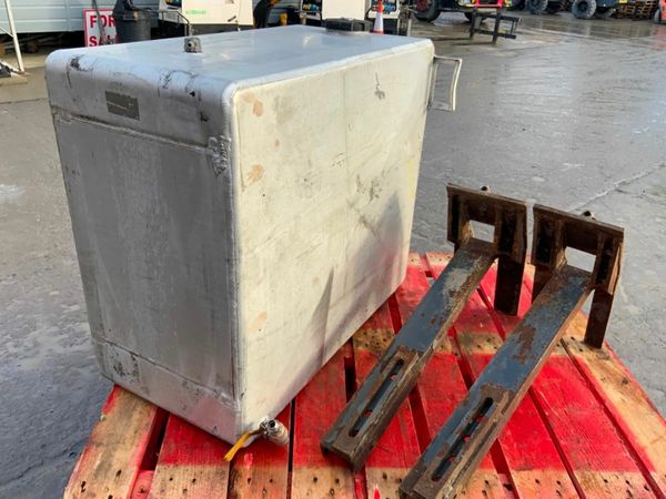 HYDRAULIC TANK. 377229696