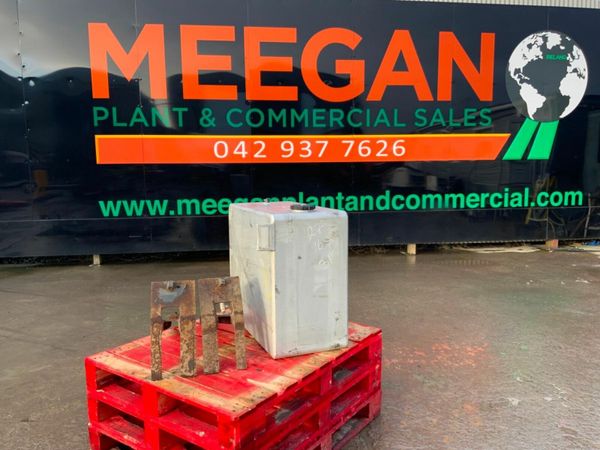 HYDRAULIC TANK. 377229703