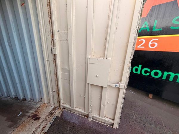 20 x 8 SHIPPING CONTAINER STORAGE....852P 377230167