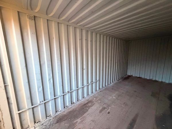 20 x 8 SHIPPING CONTAINER STORAGE....852P 377230171
