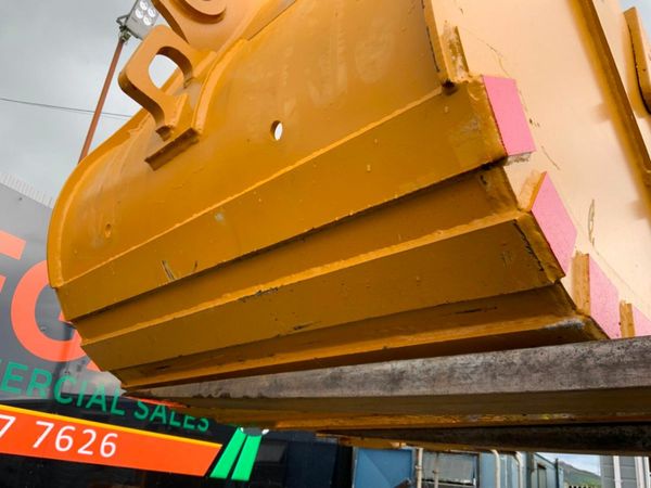 UNUSED 48" DIGGING BUCKET......80mm pins.....1973. 377230317