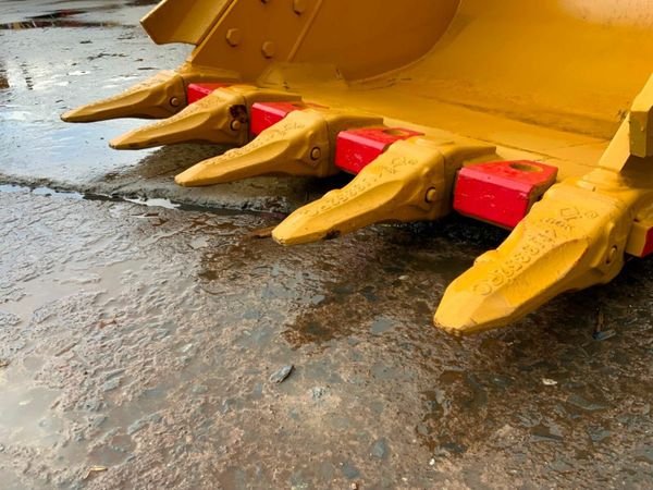 UNUSED 48" DIGGING BUCKET......80mm pins.....1973. 377230320