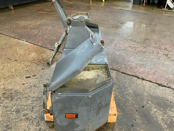 WATKINS 1000kg WEIGHT BLOCK / TOOL BOX...459F 377230434