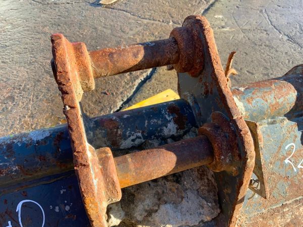 24" STRICKLAND  BUCKET......35mm PINS.........244f 377230618