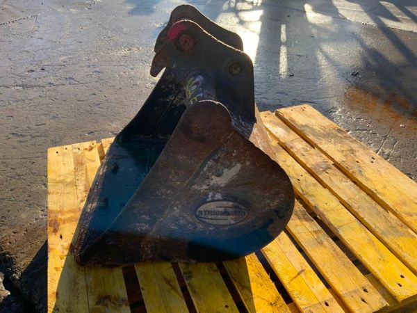 24" STRICKLAND  BUCKET......35mm PINS.........244f 377230623