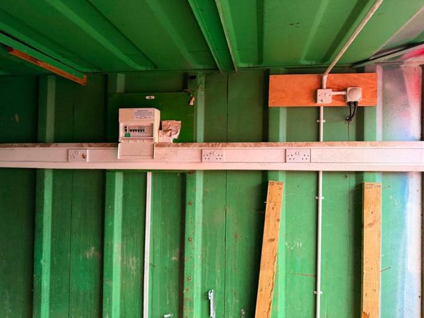 20 X 9 SITE SHIPPING CONTAINER STORAGE...1057 377231147