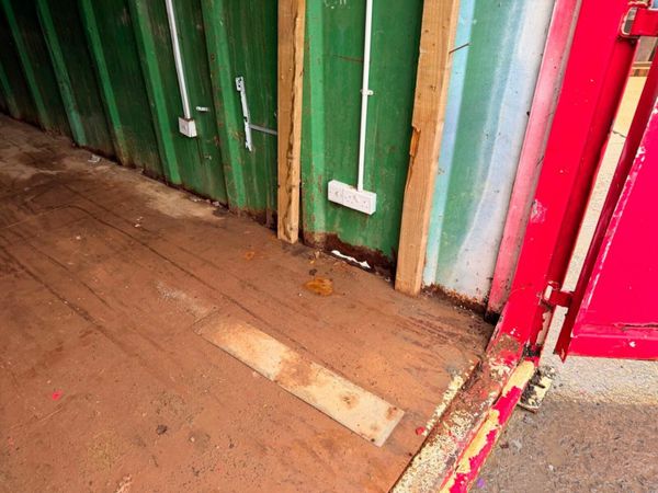 20 X 9 SITE SHIPPING CONTAINER STORAGE...1057 377231137