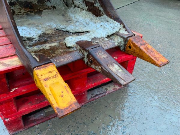 24" GEITH DIGGING BUCKET.......65mm PINS......321f 377231227