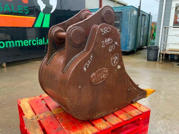 24" GEITH DIGGING BUCKET.......65mm PINS......321f 377231229