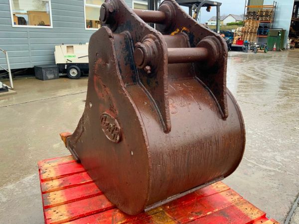 24" GEITH DIGGING BUCKET.......65mm PINS......321f 377231234