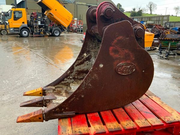 24" GEITH DIGGING BUCKET.......65mm PINS......321f 377231235