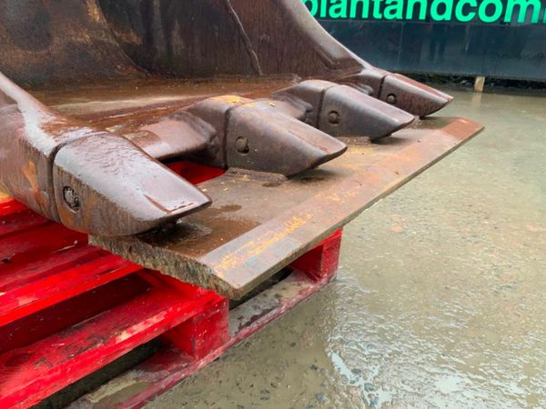 36" DIGGING BUCKET.......80mm PINS........338f. 377231300