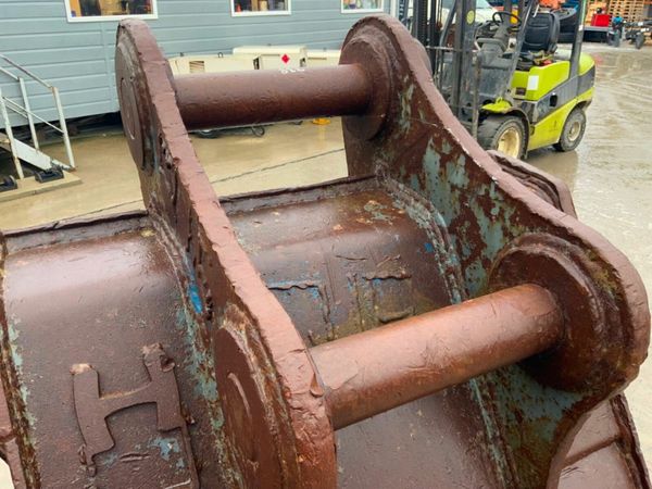 36" DIGGING BUCKET.......80mm PINS........338f. 377231306