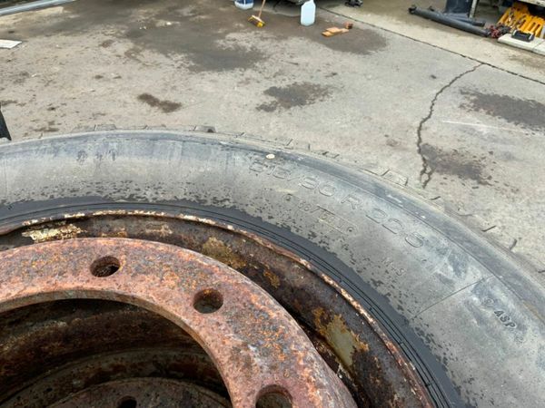 PART WORN / USED TRUCK TYRES.........22.5. 377231890