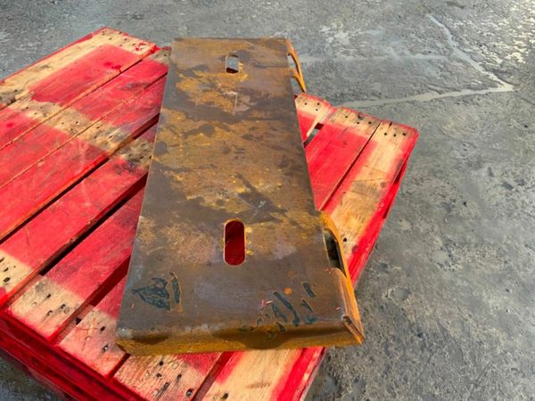 BOBCAT MOUNTING PLATE / INTERFACE BRACKET 377231838