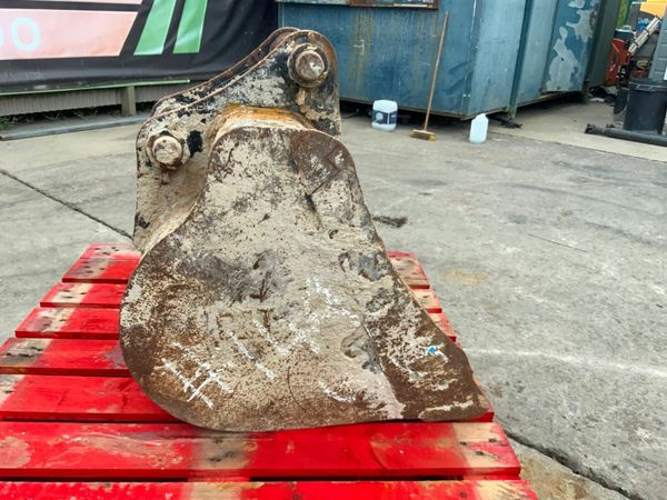 24" CATERPILLAR BUCKET......45mm PINS.....149wa. 377232086