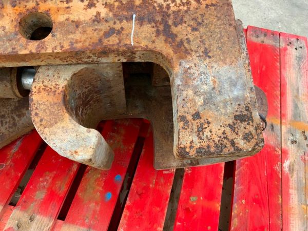 HYDRAULIC Quick hitch ....100mm PINS......161wa. 377232093