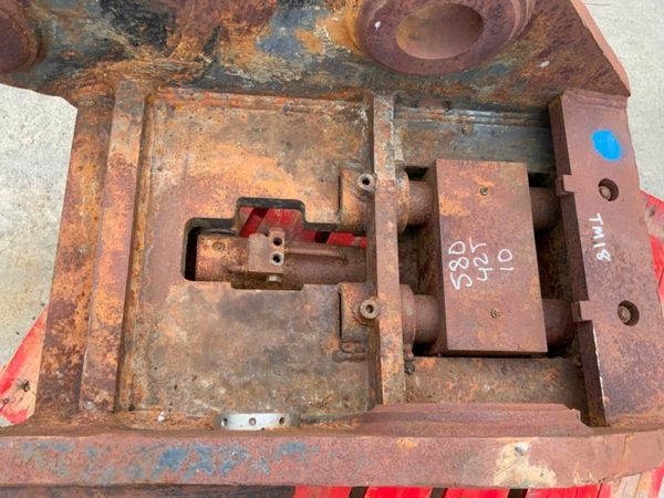 HYDRAULIC Quick hitch ....100mm PINS......161wa. 377232097