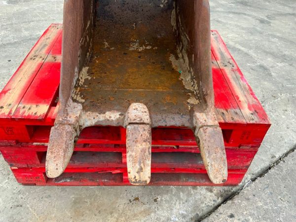 24" TUSKER DIGGING BUCKET.....80mm PINS.....29wa 377232003