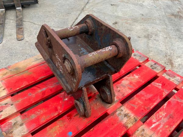 45mm x 50mm QUICK HITCH BUCKET ADAPTOR...260. 377232008