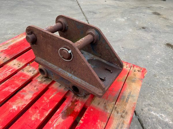45mm x 50mm QUICK HITCH BUCKET ADAPTOR...260. 377232009