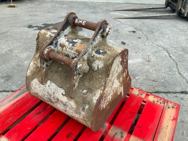 24" DIGGING BUCKET...45mm PINS......148wa. 377232032